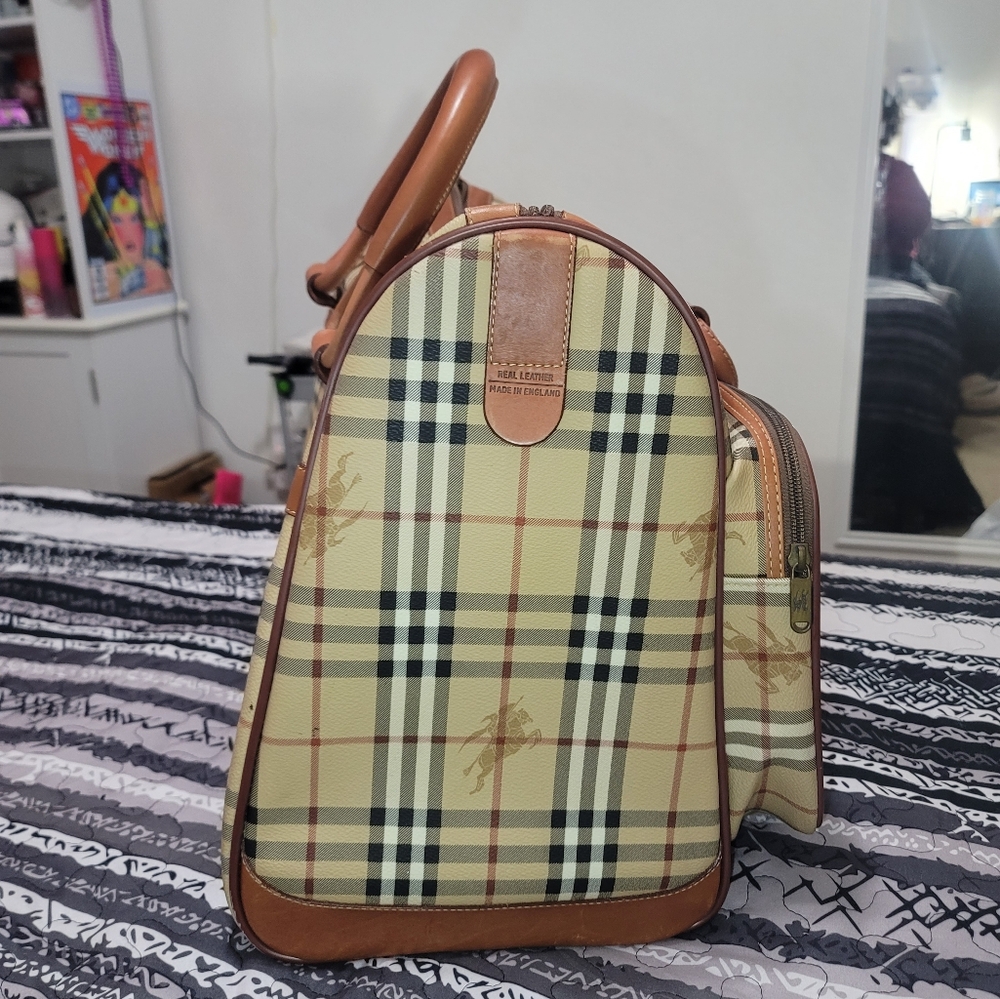Burberry Cream and Brown Travel Bag with Iconic Design - Picture 14 of 16
